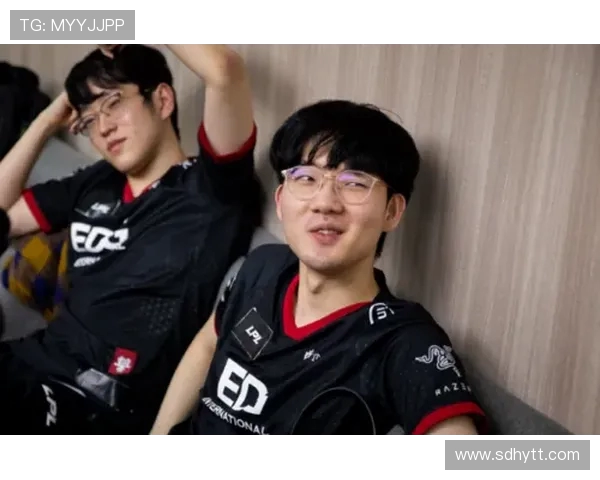 帕尔马门将社交媒体送祝福希望奇克早日康复重返赛场